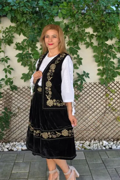 Costum catifea Vesta si Fusta 3
