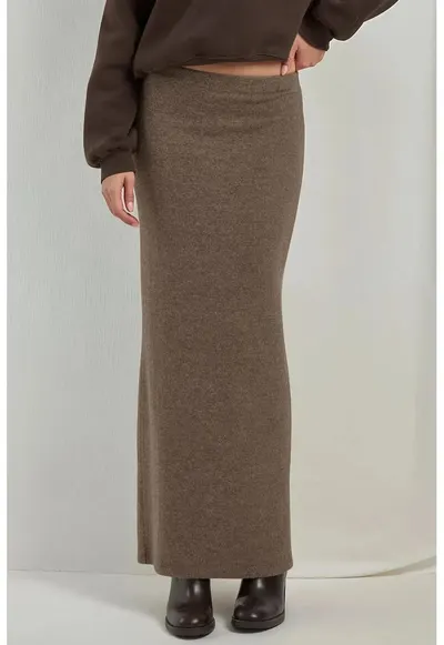 Fusta midi - texturata - cu talie elastica - crapatura pe o parte - maro - tricot