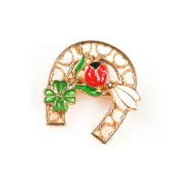 Brosa martisor potcoava aurie cu simboluri de primavara