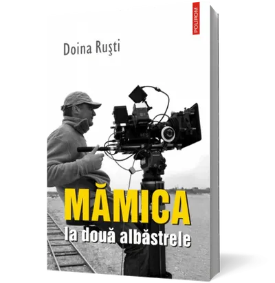 Mamică la două albăstrele