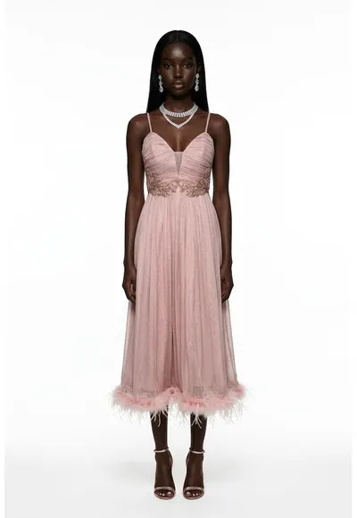 Rochie din matase naturala metalizata roz pudrat cu broderie rose gold si pene de strut MIA