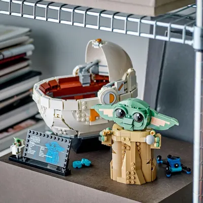 LEGO Star Wars - Grogu cu landoul planor (75403)