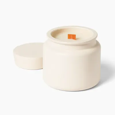 Lumânare parfumată din ceară de soia în recipient ceramic – fitil din lemn - Iasomie & Vanilie