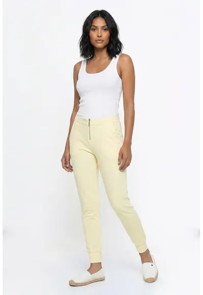 Pantaloni jogger de dama - croiala mulata - lungime standard - cu buzunare si inchidere cu fermoar - M1367 - Galben