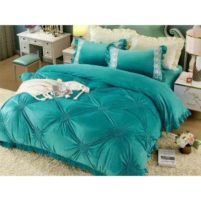 Lenjerie pat dublu, Catifea Deluxe, cu pliuri brodate, 4 piese, Jojo Home, Turquoise