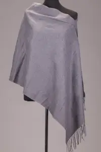 Esarfa dreptunghiulara gri din material tip cashmere