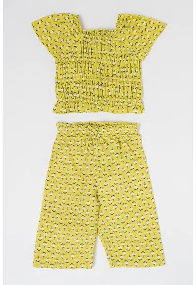 Set de tricou si pantaloni capri - Alb/Verde lime
