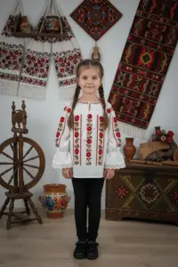 Ie traditionala fetite Robertina