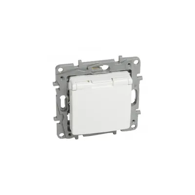 2P+E Priza schuko outlet Niloé -cu shut. -flap capac -screw terminals -alb