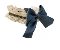 Zgarda eleganta pentru caini, jeans, decorata cu dantela si pietre Swarovski, lungime 25 cm