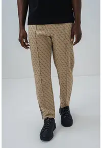 Pantaloni de trening slim fit cu snur si monograma - Maro camel