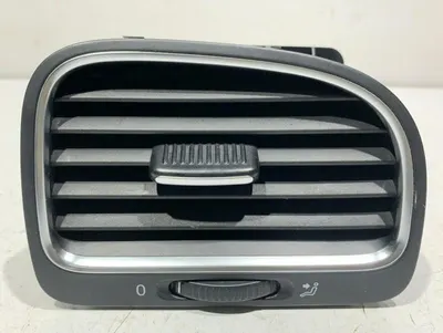 Grila ventilatie bord dreapta 5K0819710D Volkswagen Golf 6 (2008-2013)