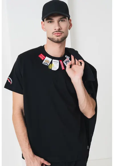 Tricou de bumbac decorat cu etichete - Negru