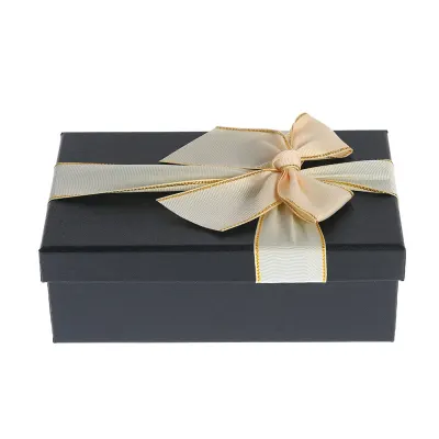 Cutie de cadou eleganta cu funda crem 19 cm
