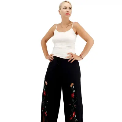 Pantaloni de vara cu broderie