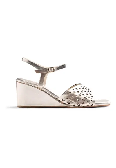 Sandale wedge de piele cu perforatii si nituri - Auriu platinat