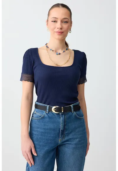 Tricou din amestec de modal cu dantela - Bleumarin