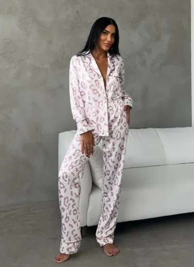 Set pijama dama din doua piese, cu nasturi – 2401671, Roz leopard