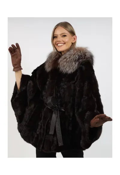 Poncho de Dama din Boturi de Nurca si Gluga din Vulpe Argintie - Model Butterfly Maro Nurca - Maro inchis