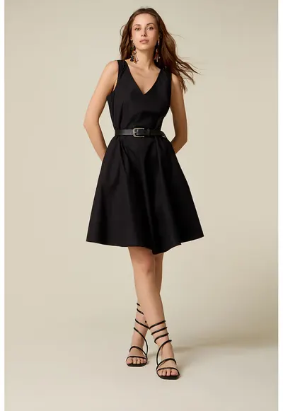 Rochie evazata cu decolteu in V - Negru