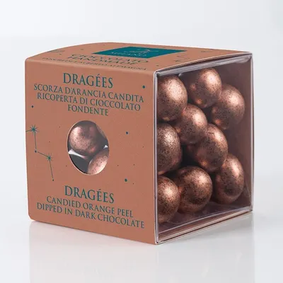 Drajeuri cu coji de portocale confiate invelite in ciocolata neagra cu decor aramiu
