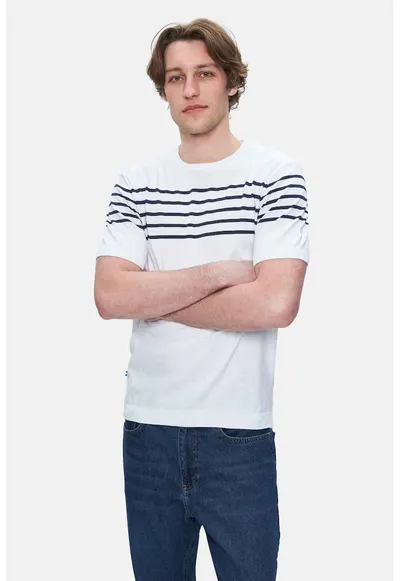 Tricou regular fit cu decolteu la baza gatului Kendrick - Alb