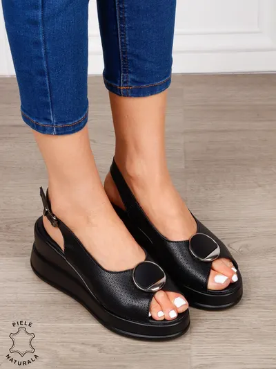 Sandale Dama Piele Naturala cu Talpa Inalta si Accesoriu Metalic Crl1599 Negru