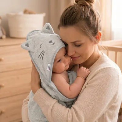 Prosop din bumbac terry pentru copii Bocioland Kitty Grey 95x95 cm,gluga brodata,urechi decorative,100 bumbac