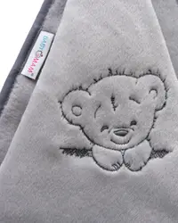 Paturica din plus pentru copii BabyMam, dimensiune 75 x 100 cm, model brodat grey Teddy Bear