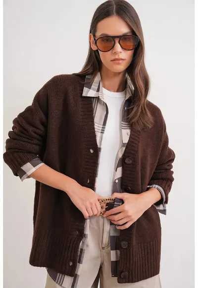 Cardigan - decolteu in V - maro - tricot