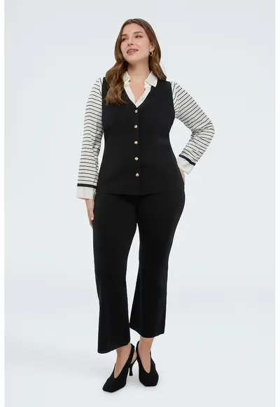 Pantaloni crop cu nasturi decorativi - Negru