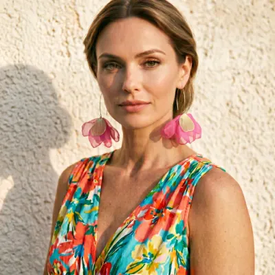 Cercei statement tip floare cu detalii aurii, din matase, stil elegant de vara, fucsia