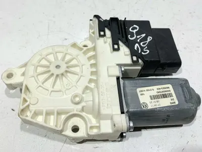 Motoras macara geam dreapta spate 5N0959704D Volkswagen Tiguan (2007-2011)