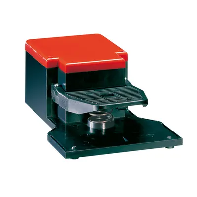 Intrerupator de Picior, K Series, One Pedal, With Free Actuation, Plastic Body, Open. Contacts 1no+1nc Snap Action