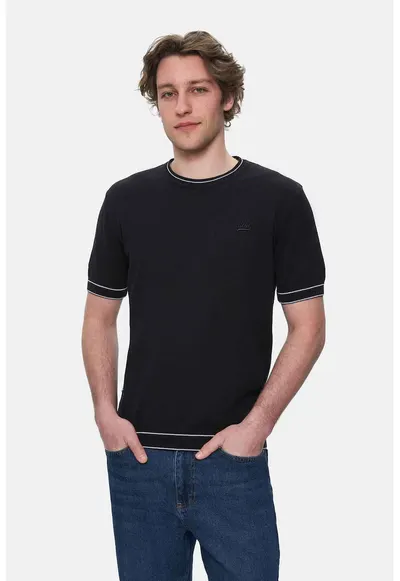 Tricou regular fit cu decolteu la baza gatului Fared - Negru