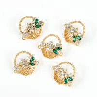 Set 5 brose martisor cos cu flori