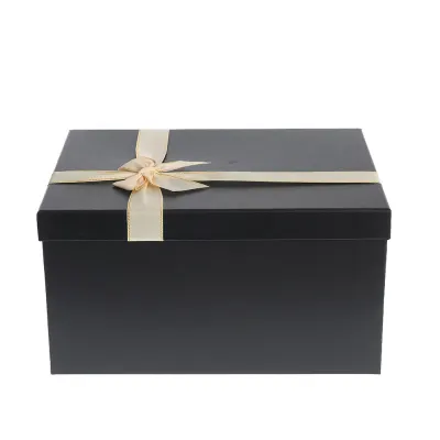 Cutie de cadou eleganta cu funda crem 37 cm