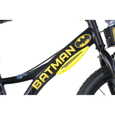 Bicicleta copii Dino Bikes Batman 20 inch, varsta 7-11 ani, inaltimea 120-145 cm, frana de mana pe roata fataspate, suport cu sticla de apa, cric, claxon pe ghidon, rotile sunt prevazute cu reflectoare, anvelope gonflabile