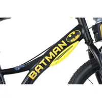 Bicicleta copii Dino Bikes Batman 20 inch, varsta 7-11 ani, inaltimea 120-145 cm, frana de mana pe roata fataspate, suport cu sticla de apa, cric, claxon pe ghidon, rotile sunt prevazute cu reflectoare, anvelope gonflabile