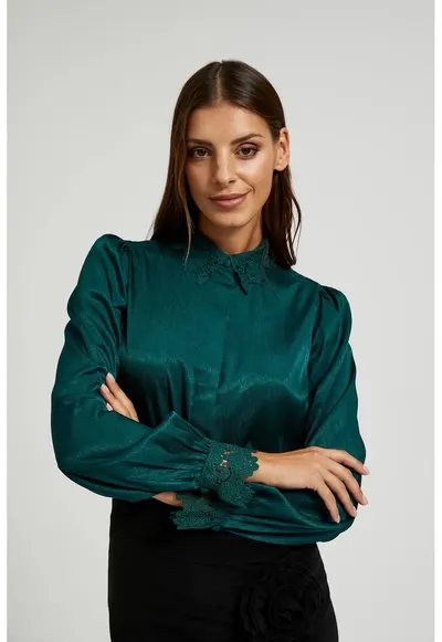 Camasa verde cu dantela la mansete si guler - Verde
