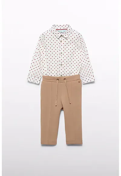 Set de camasa si pantaloni de trening - Rosu/Alb/Maro camel