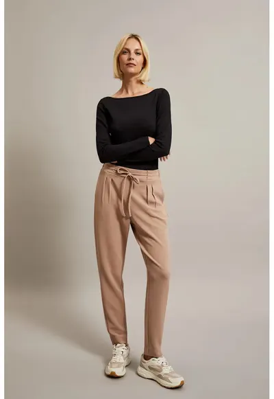 Pantaloni bej cu legare - Maro