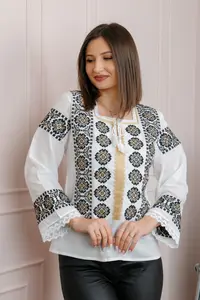 Bluza alba cu motiv geometric negru Simina