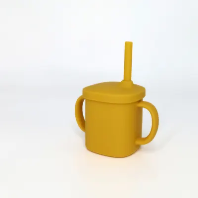 Cana cu pai si capac din silicon Coccorito Yellow 180 ml