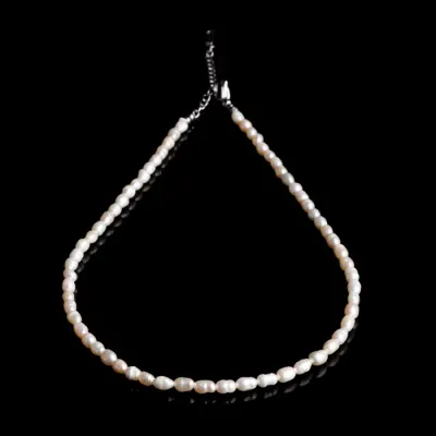 Colier la baza gatului din perle naturale de cultura, alungite de 5 mm, lungime 40 cm