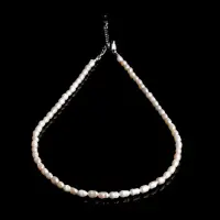 Colier la baza gatului din perle naturale de cultura, alungite de 5 mm, lungime 40 cm