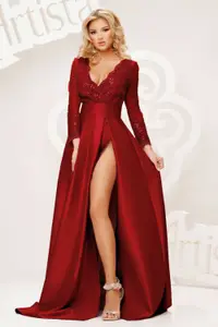 Rochie lunga de ocazie confectionata din tafta grena prevazuta cu broderie in partea superioara