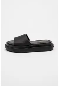 Papuci cu talpa flatform si model monograma - Negru