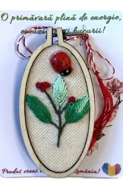 Brosa martisor: Mini gherghef. Flori, frunze, buburuza