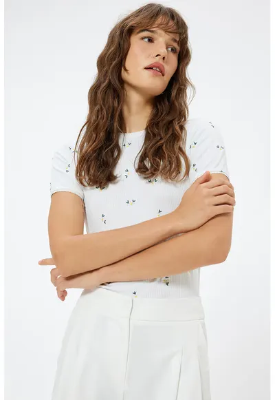 Tricou striat cu broderie florala - Alb